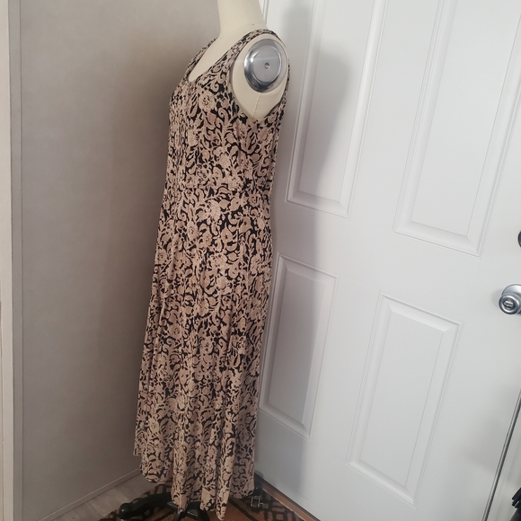 VINTAGE Rabbit Design Dress - Picture 5 of 8